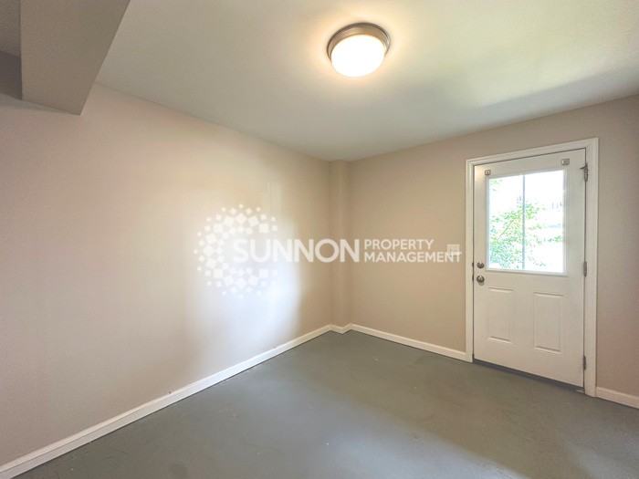 1210 Ashbury St - Photo 5 of 46