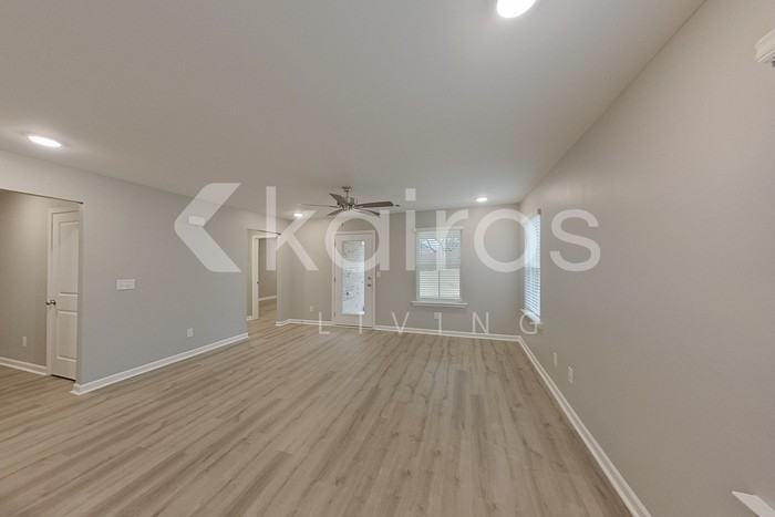 102 Denise Dr - Photo 2 of 27