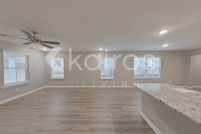 102 Denise Dr - Photo 4 of 27