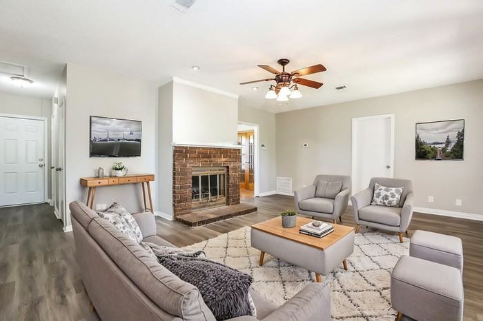 3006 Hilldale Rd - Photo 5 of 15