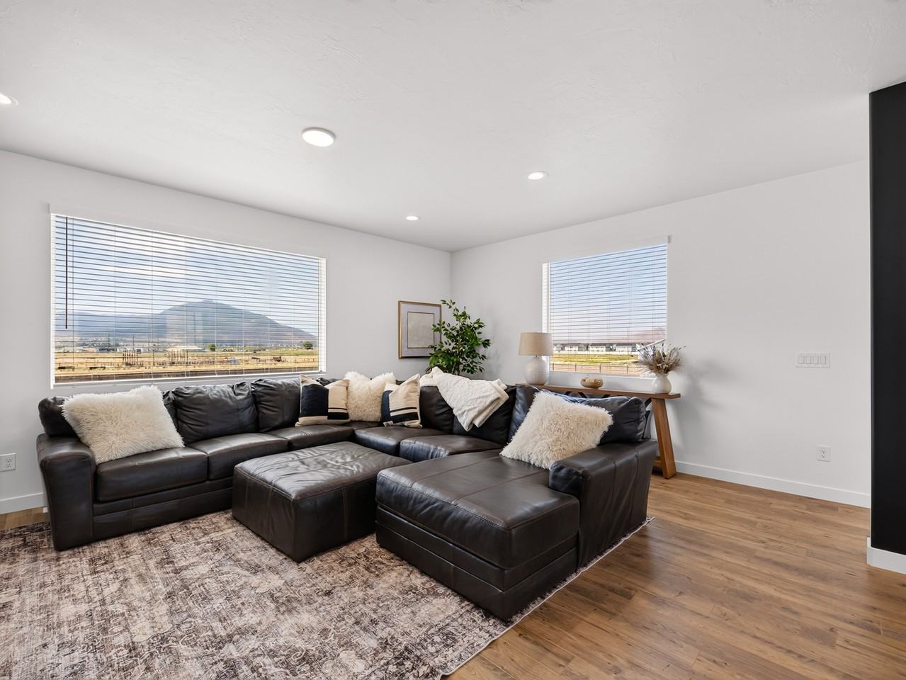 608 Wn - Photo 4 of 50