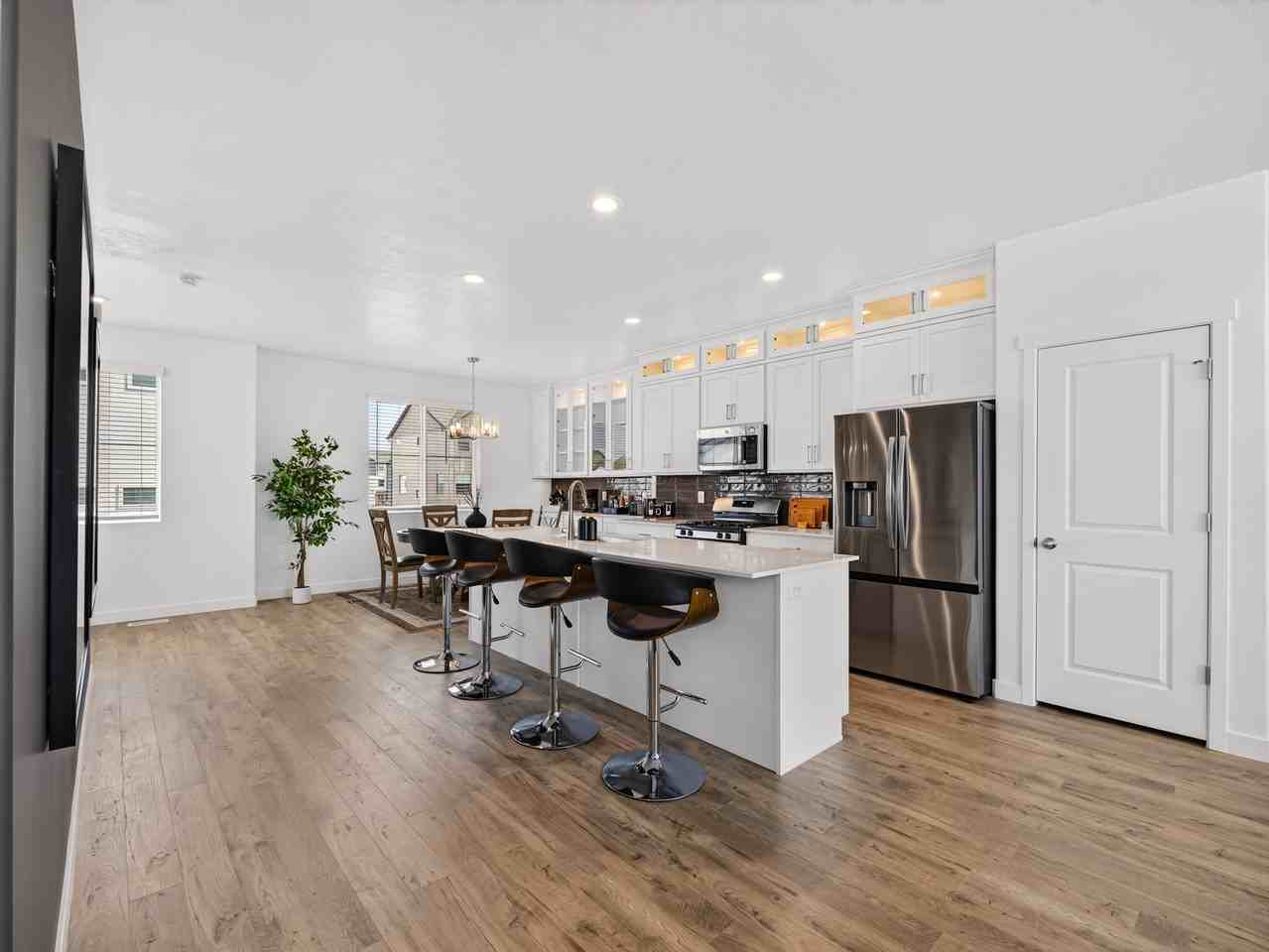 608 Wn - Photo 5 of 50