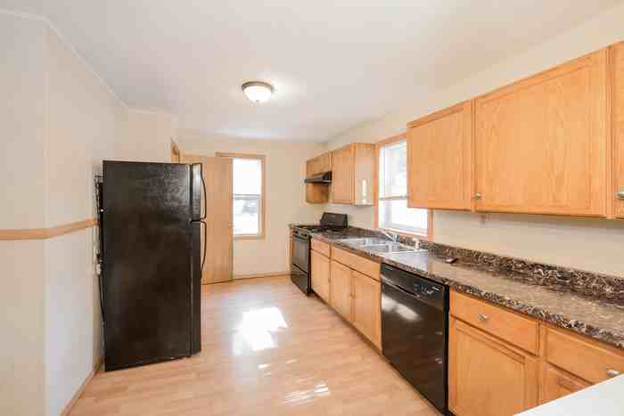 8800 Lincoln St Ne - Photo 4 of 6