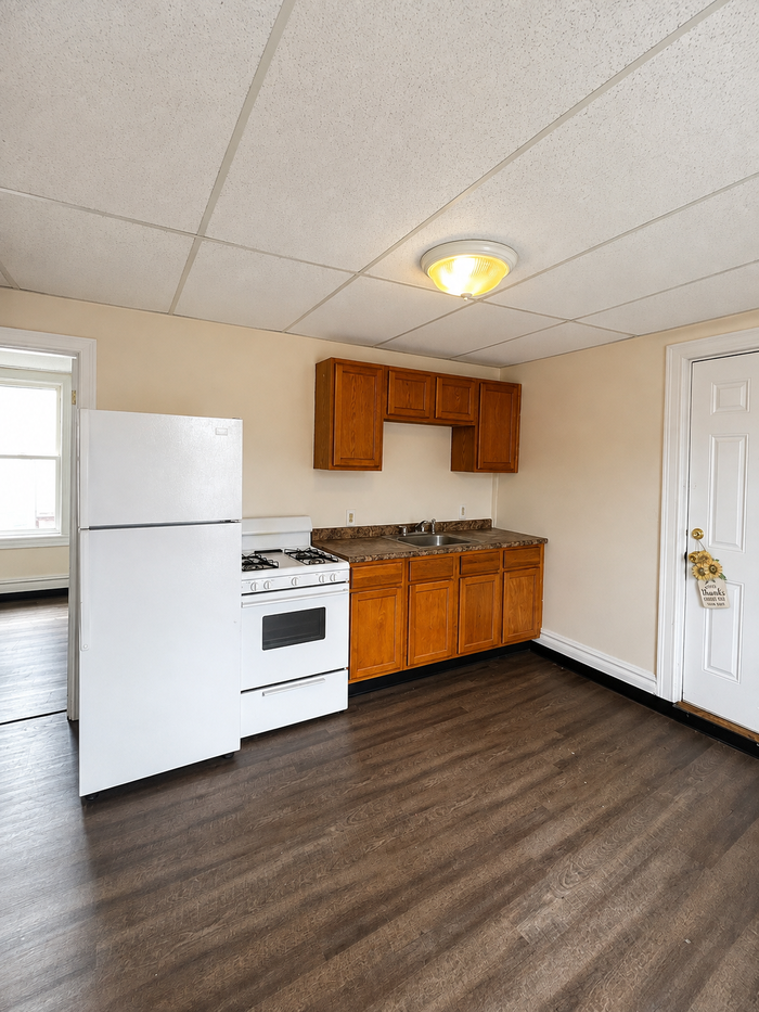 957 5th Ave #957 - Photo 3 of 11