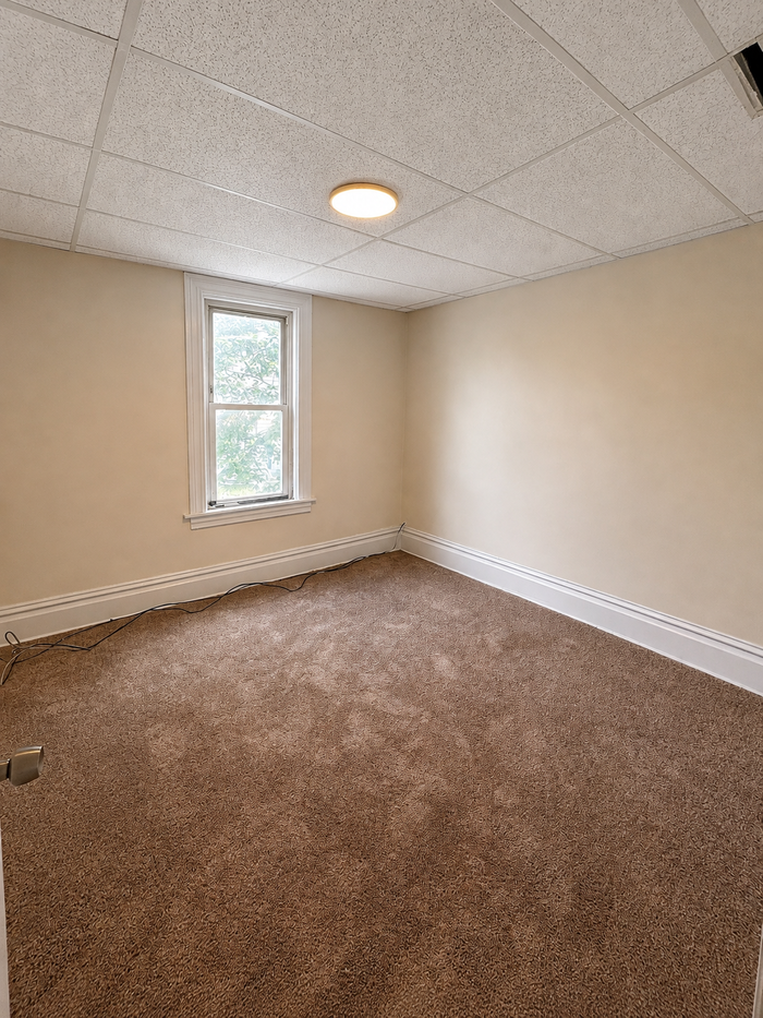 957 5th Ave #957 - Photo 5 of 11