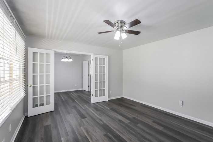 1115 Terrace Cir - Photo 5 of 17