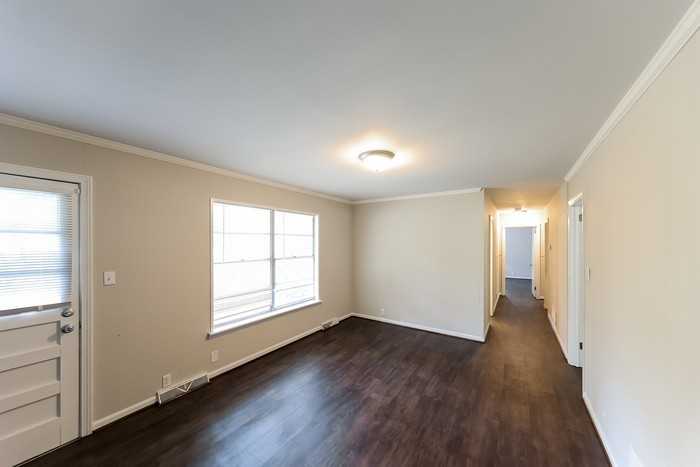 704 Alice St Sw - Photo 3 of 10