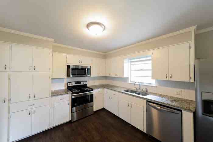 704 Alice St Sw - Photo 4 of 10
