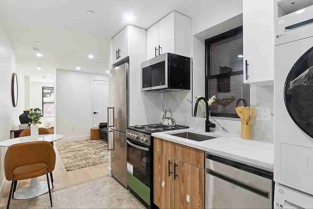 176 Rivington St #4
