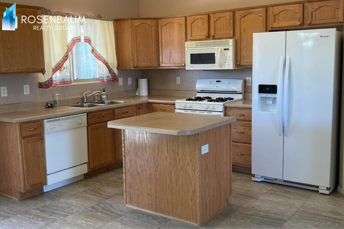 8049 E Jacque Dr - Photo 3 of 10