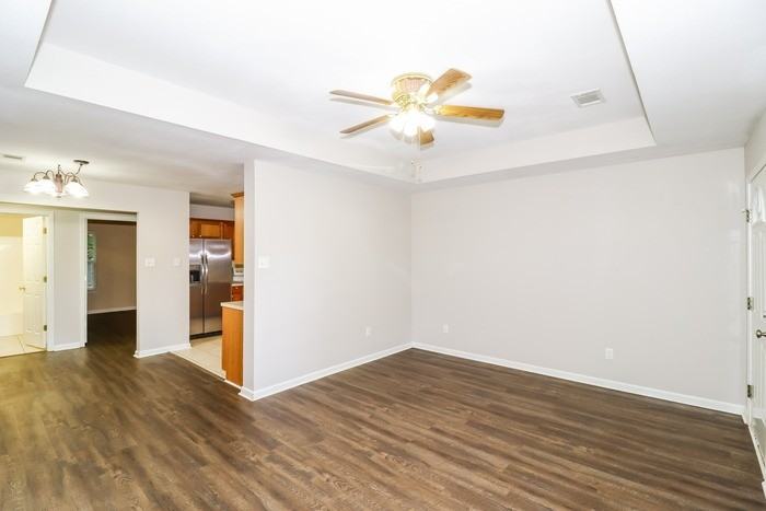 4326 Glenda Ln - Photo 3 of 11