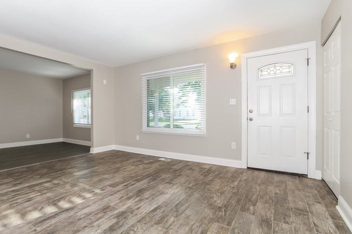 990 Sheffield Dr - Photo 3 of 10