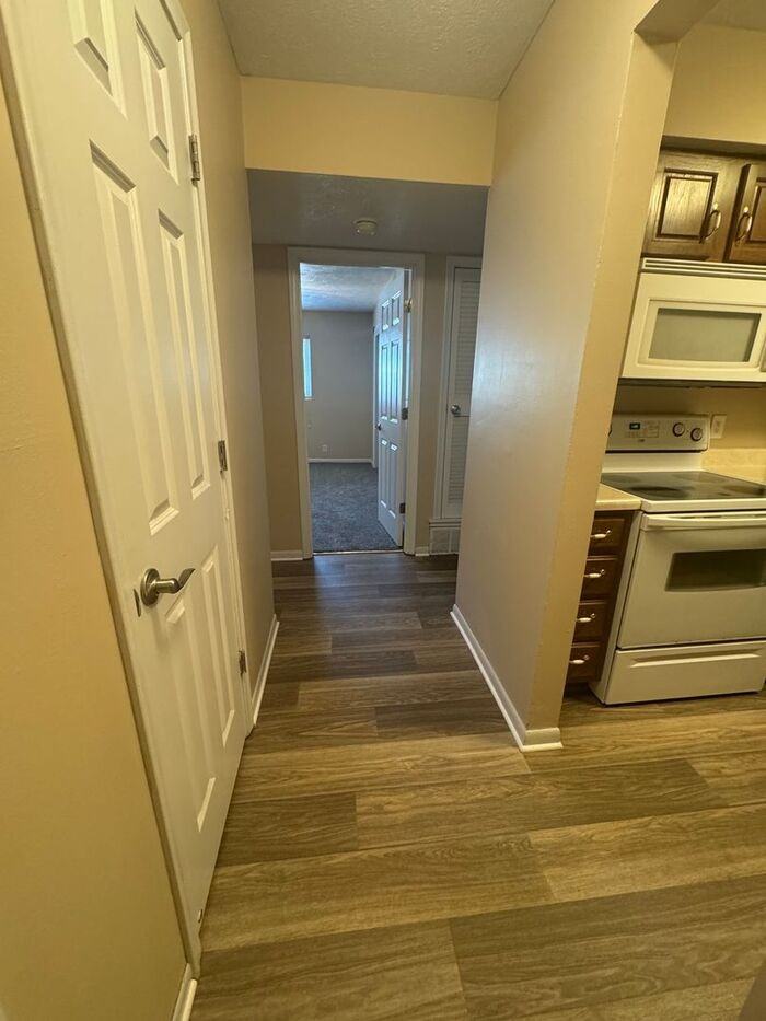 707 N 90th St #106 - Photo 3 of 10