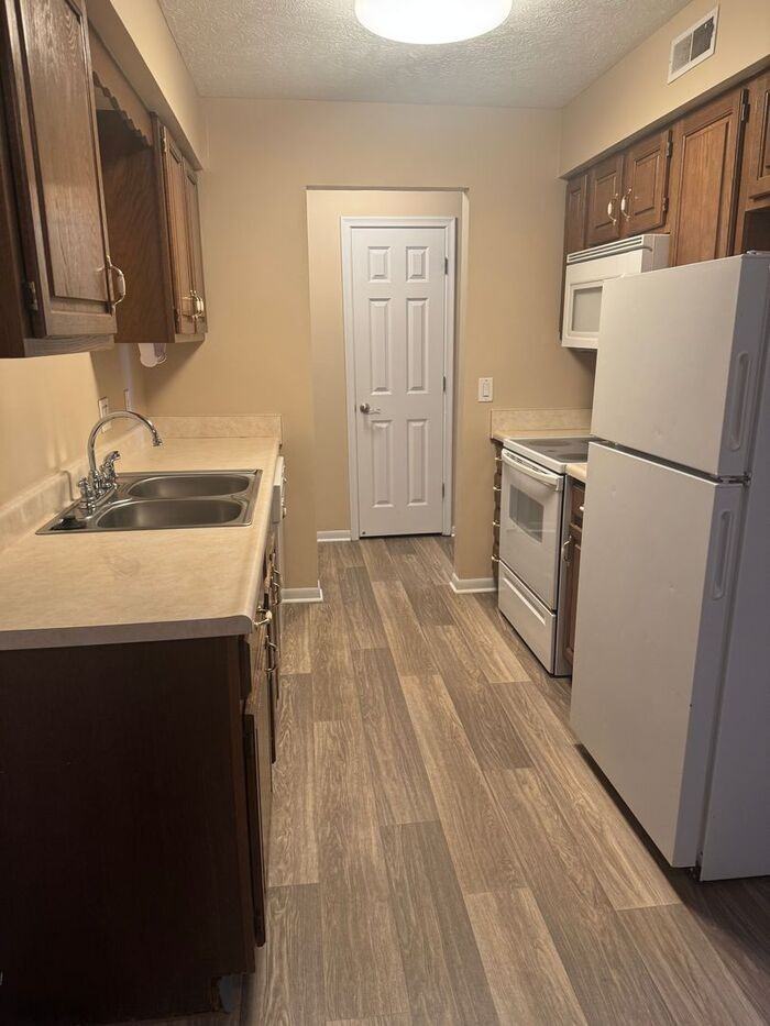 707 N 90th St #106 - Photo 5 of 10