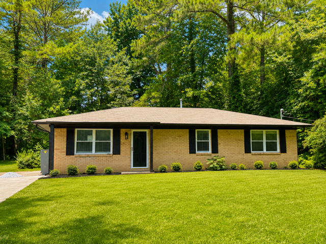 1765 Highpoint Rd - Photo 5 of 20