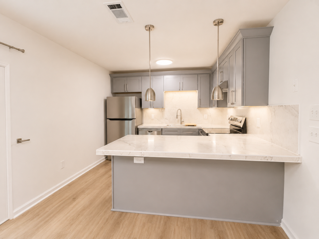 1765 Highpoint Rd - Photo 6 of 20