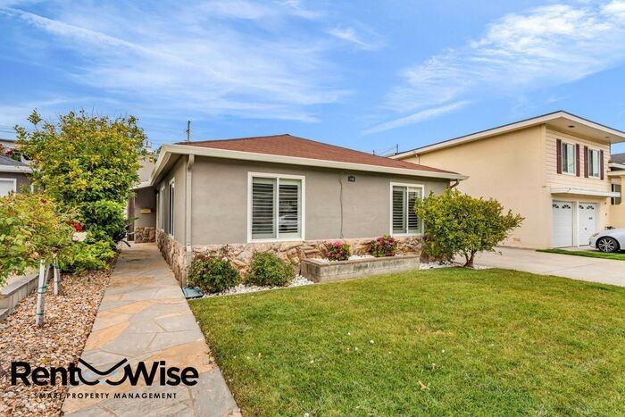 110 Cuesta Dr - Photo 2 of 50