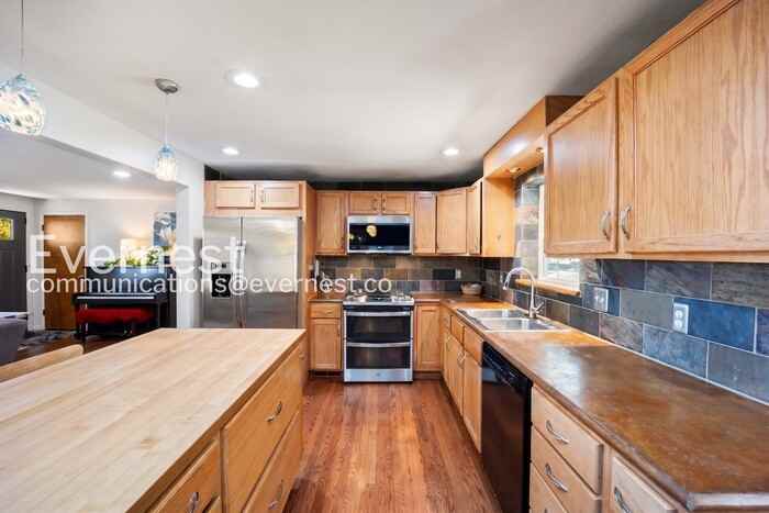 2605 Reed Ct - Photo 2 of 26