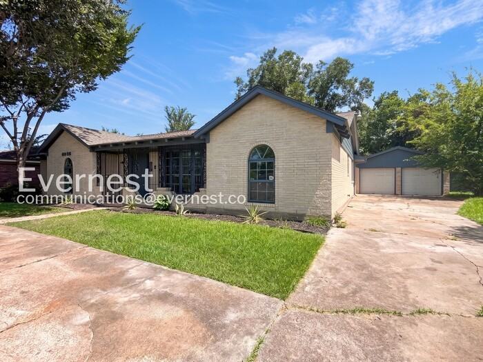 4919 Lingonberry St - Photo 2 of 32