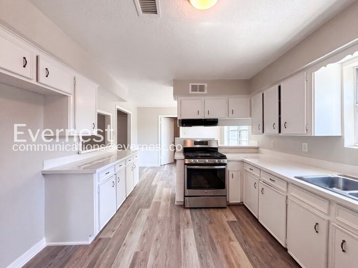 4919 Lingonberry St - Photo 5 of 32