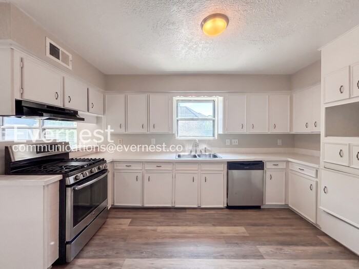 4919 Lingonberry St - Photo 6 of 32