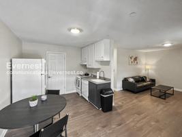 featured image of 8 Bob Cat Ct #1