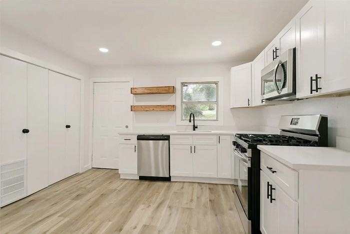 1211 E Virginia St - Photo 2 of 21