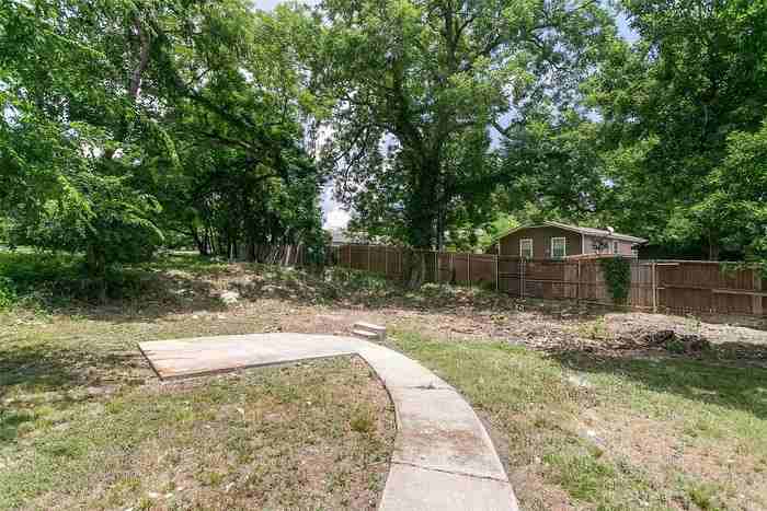 1211 E Virginia St - Photo 4 of 21