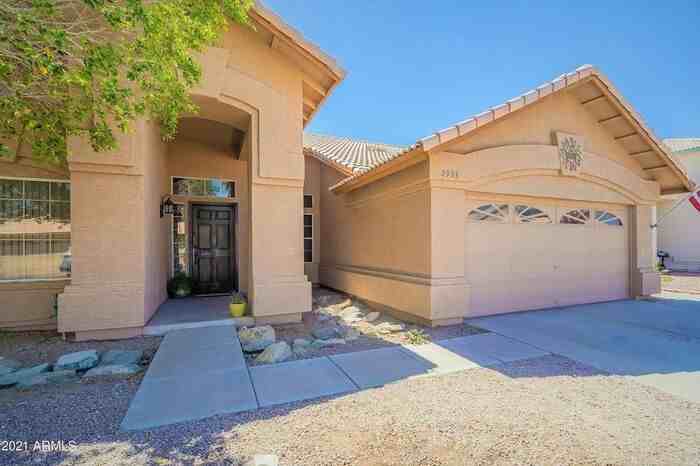 2933 E Verbena Dr - Photo 3 of 45