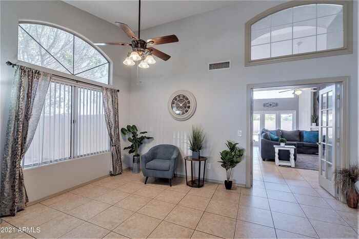 2933 E Verbena Dr - Photo 5 of 45