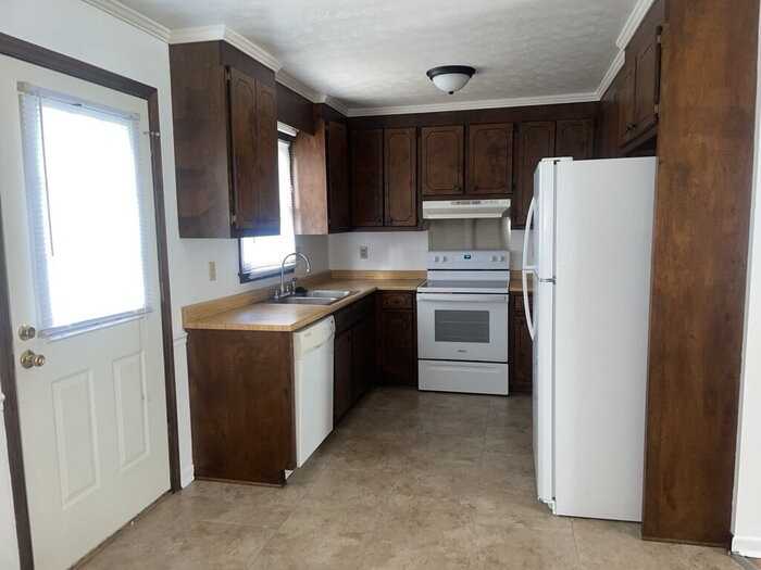 206 Richardson St - Photo 2 of 9