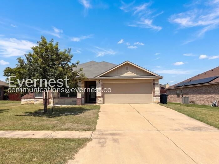 501 W Vega Ln - Photo 2 of 20