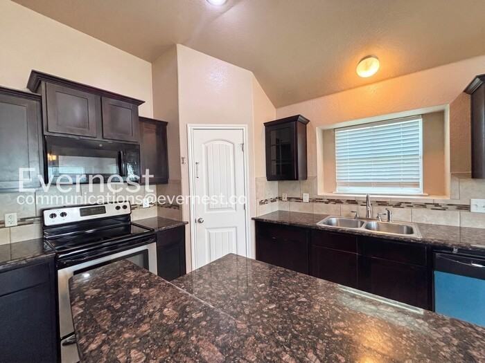 501 W Vega Ln - Photo 4 of 20