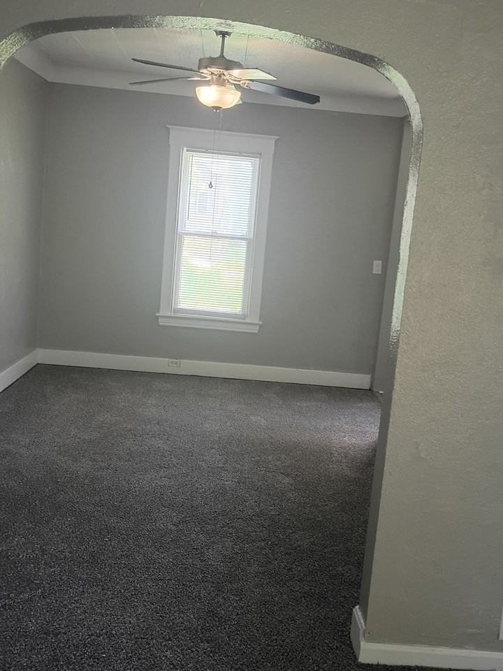1408 Roosevelt Ave - Photo 2 of 11