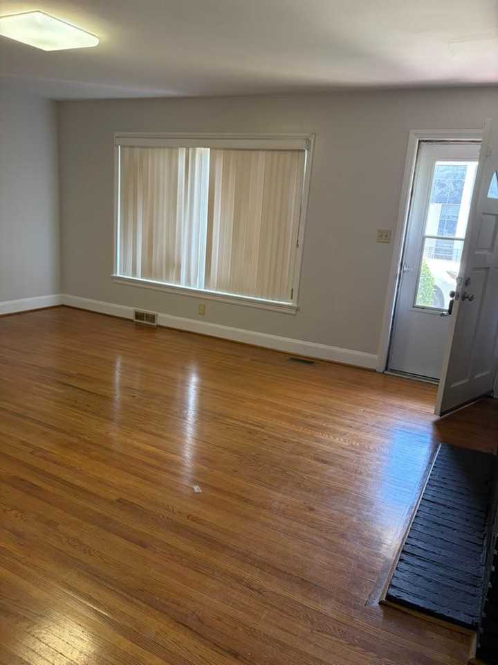 6015 Monroe Rd - Photo 4 of 20