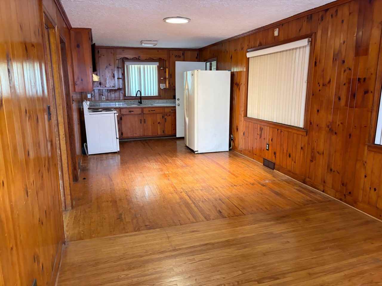 6015 Monroe Rd - Photo 7 of 20