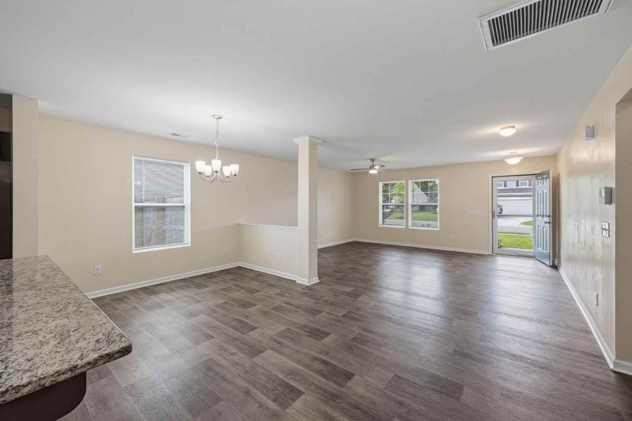 442 Thoroughbred Dr - Photo 7 of 20