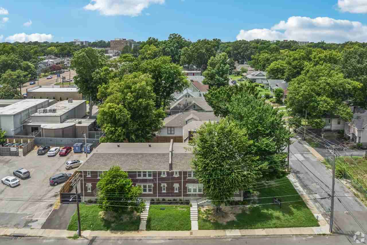 Lona L Apartments - Photo 5 of 5