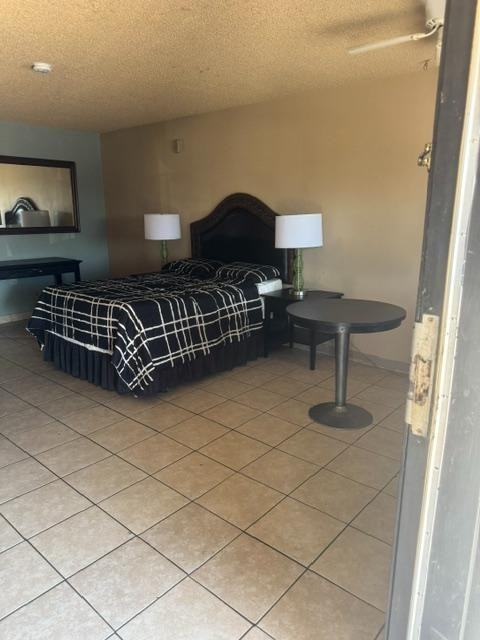 921 Las Vegas Blvd N - Photo 4 of 10