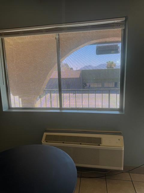 921 Las Vegas Blvd N - Photo 5 of 10