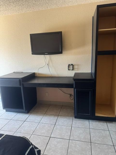 921 Las Vegas Blvd N - Photo 6 of 10