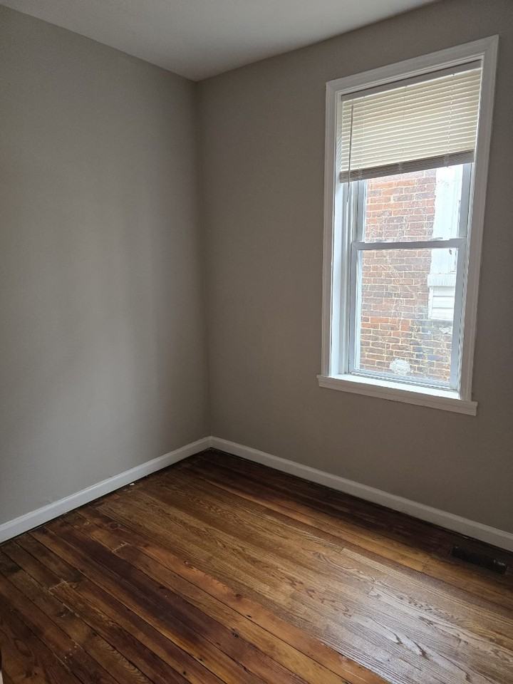 5542 Master St - Photo 2 of 20