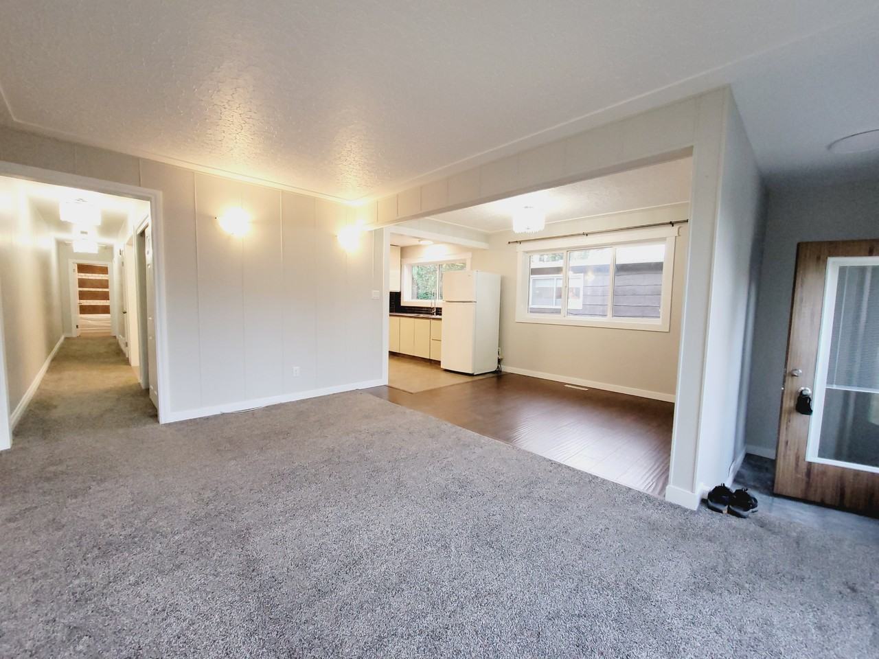 7412 83 Avenue NW - MAIN - Photo 4 of 11