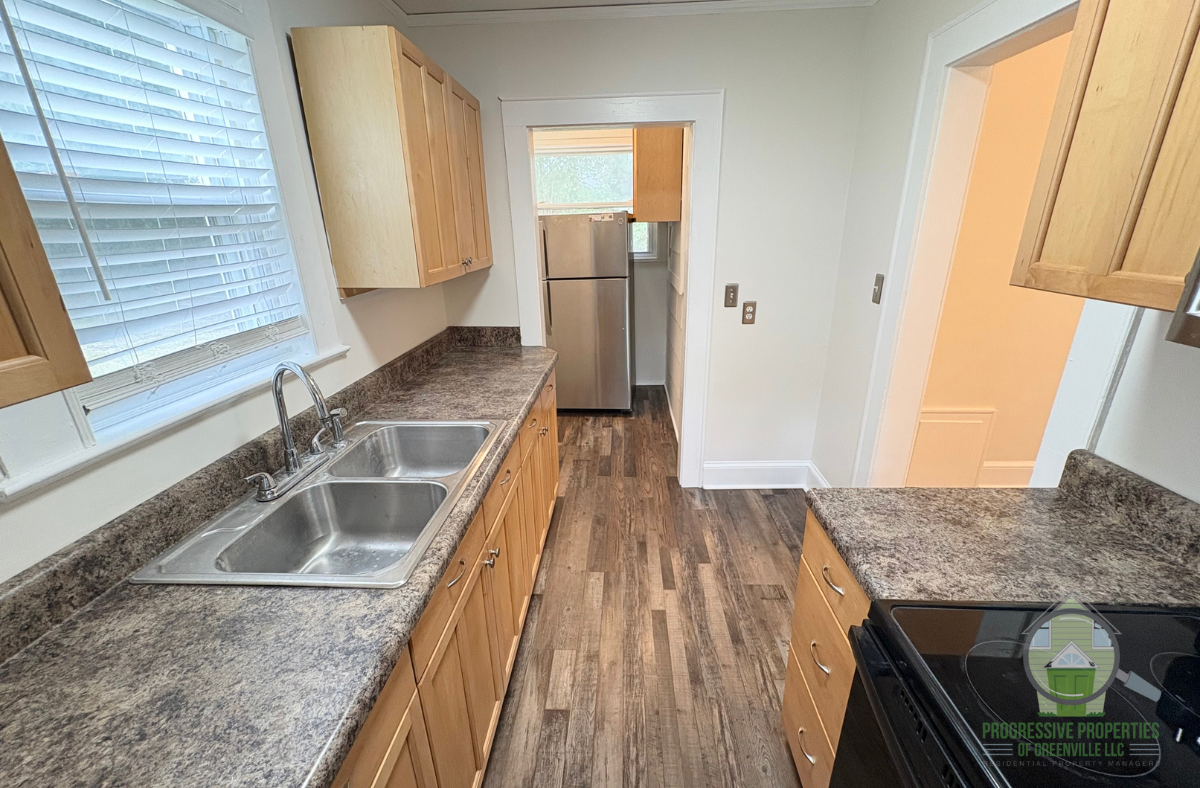 307 E Blue Ridge Dr #1 - Photo 5 of 11