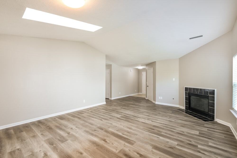 1295 Spring Lake Dr - Photo 4 of 16