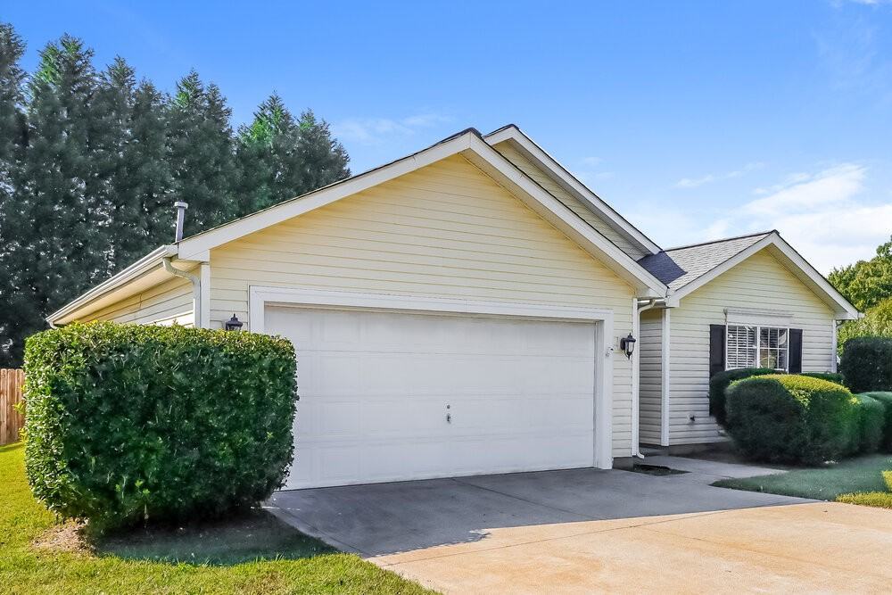 135 Winborne Dr - Photo 4 of 16