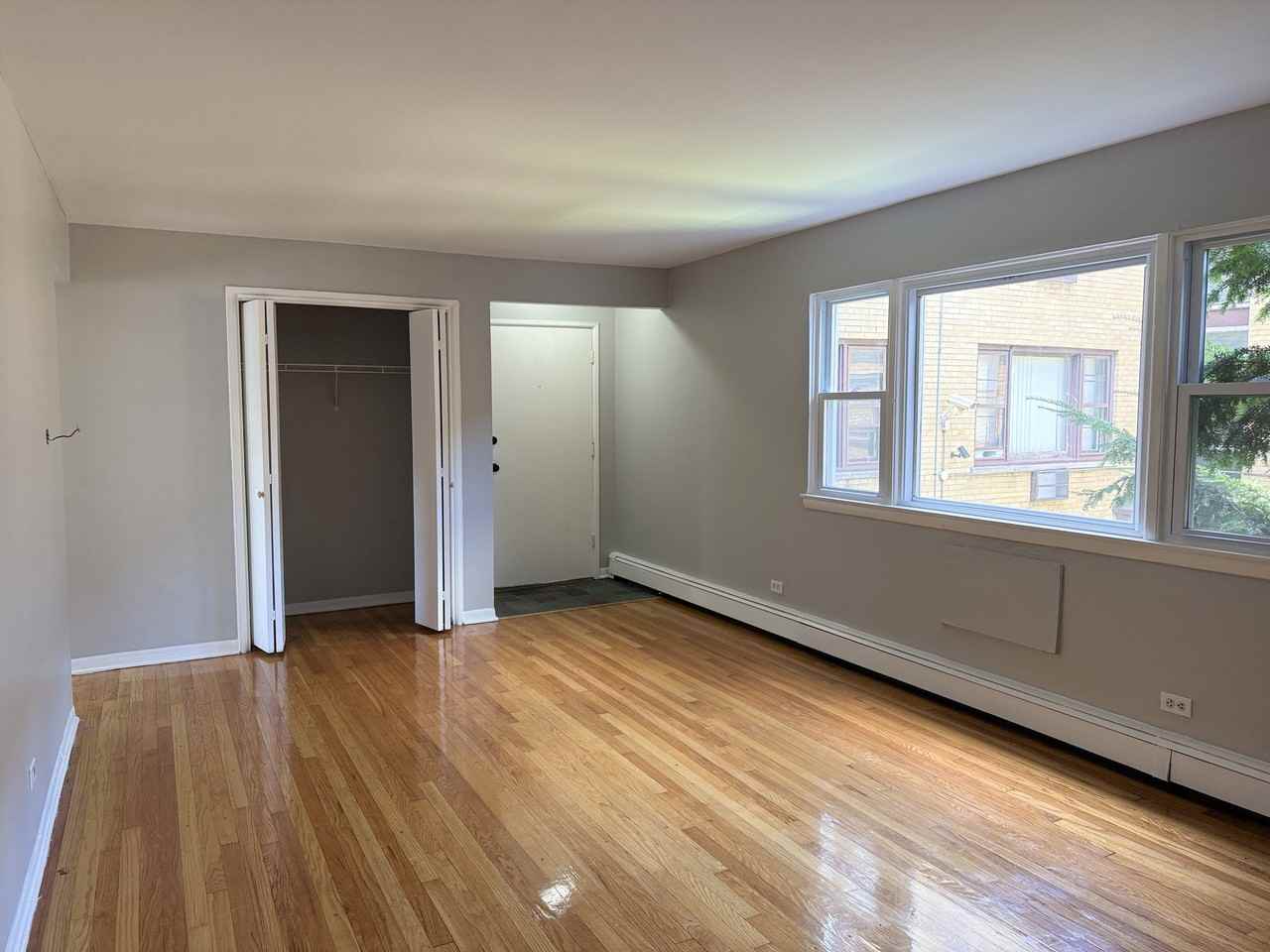 7824 S South Shore Dr Apt 2c #7824-2C - Photo 2 of 27