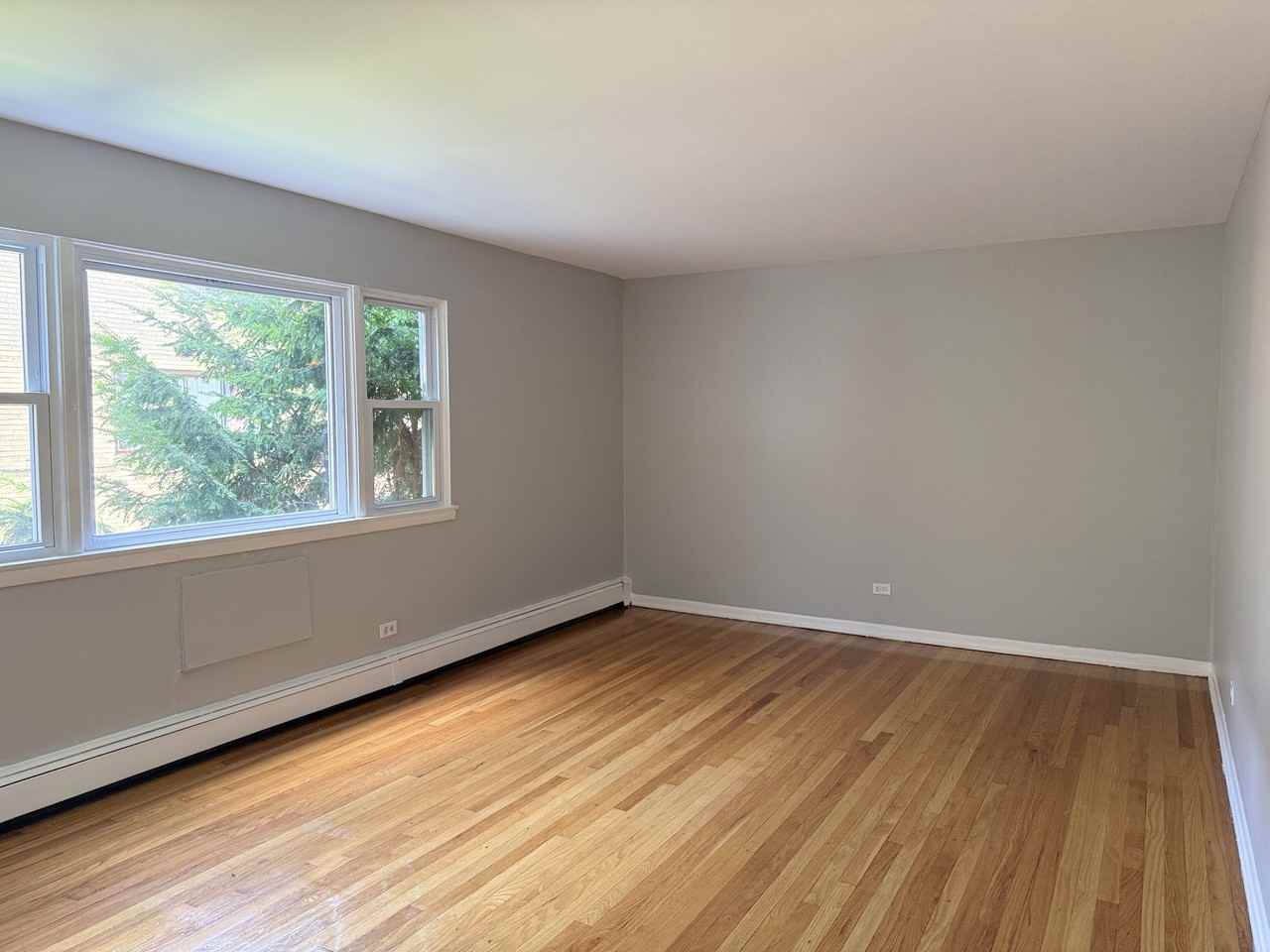 7824 S South Shore Dr Apt 2c #7824-2C - Photo 4 of 27