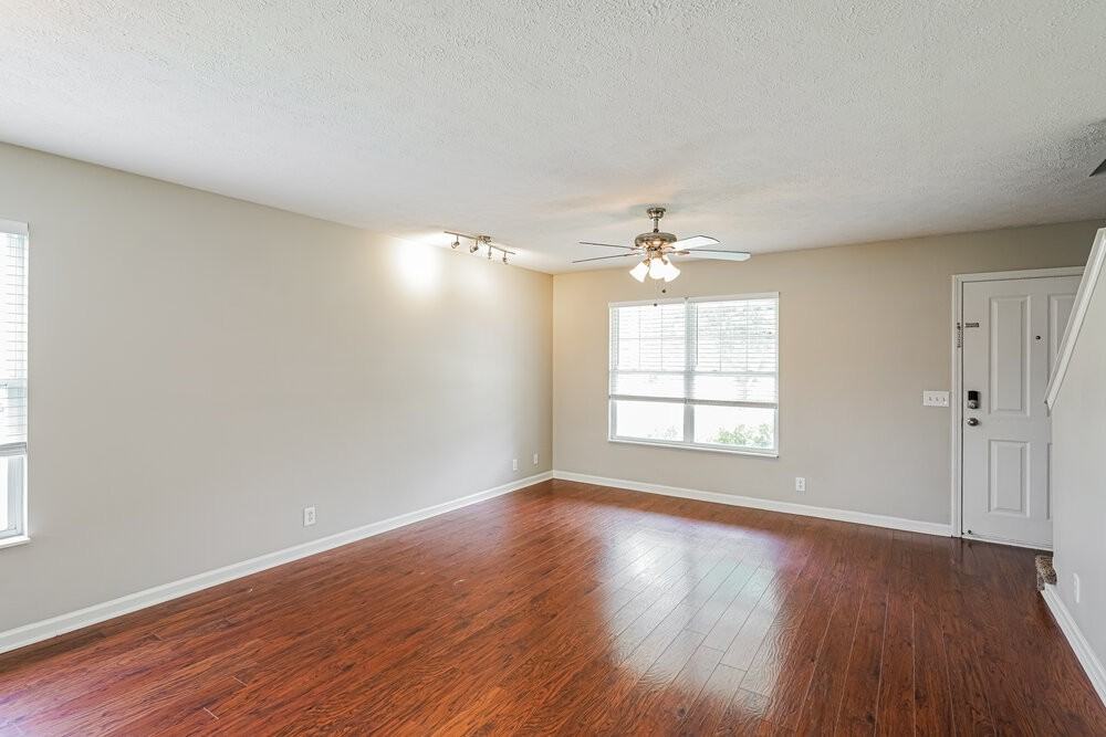 2900 Summer Hollow Ct - Photo 4 of 17