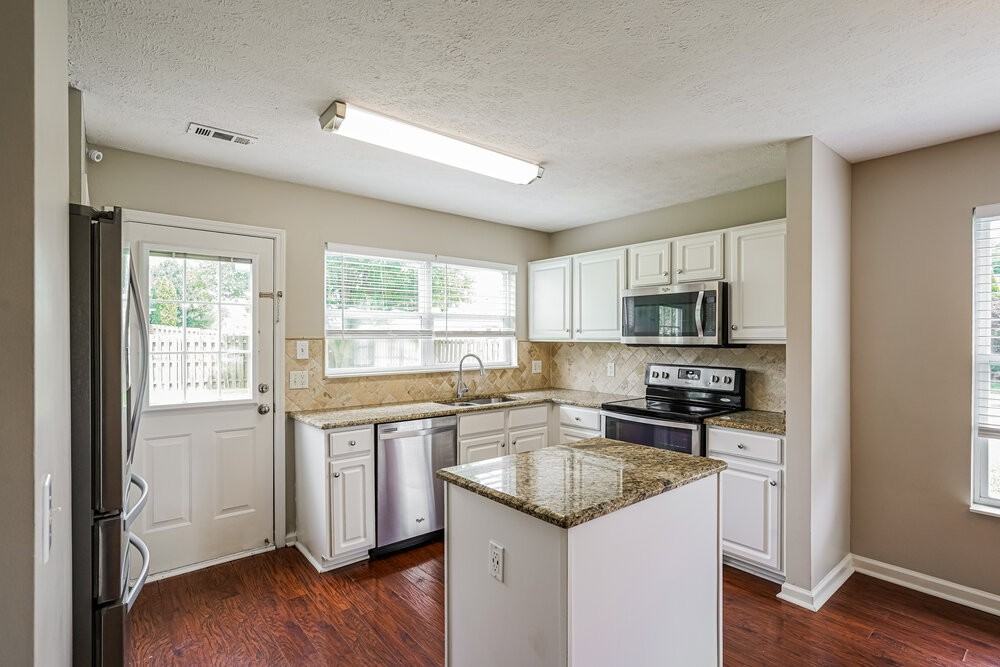 2900 Summer Hollow Ct - Photo 6 of 17